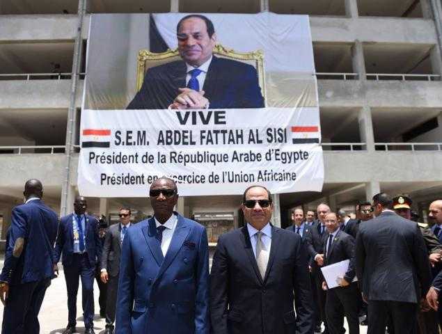 السيسي فى ”قلب افريقيا”.. استقبال حافل للرئيس في غينيا..زعيم مصر يولي اهتماما بالقارة السمراء يؤكد علي التعاون بين مصر وافريقيا