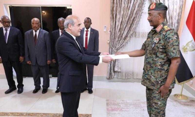 البرهان يتسلم أوراق اعتماد السفير الإيراني لدى السودان