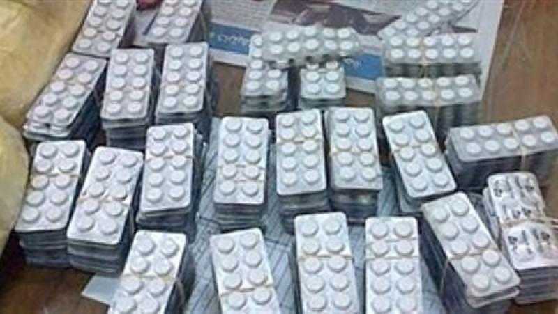 جمارك مطار الغردقة تحبط محاولة تهريب أقراص مخدرة مع راكب