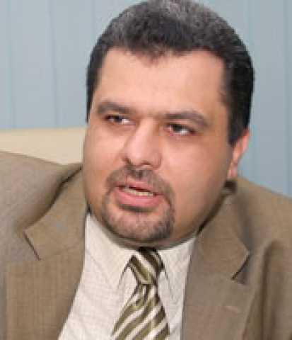 عمرو مصطفي كامل يكتب .. الرجل له 18 زوجة