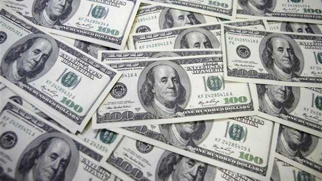 انخفاض الدولار لأقل من 17 جنيها في 9 بنوك