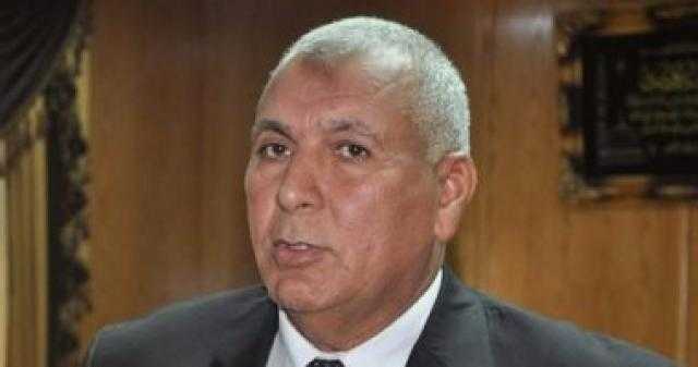 محافظ الوادي الجديد يكشف تفاصيل خصم الأجر الإضافي للموظفين الرافضين تلقي لقاح كورونا.. فيديو