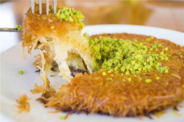 الفستق الكذاب