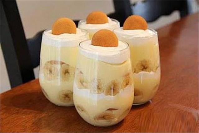 عصير الموز مع جوز الهند البارد