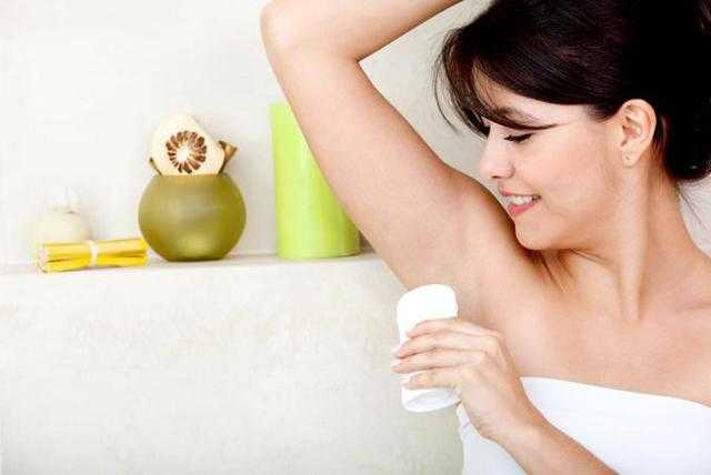 وصفات طبيعية للتخلص من العرق وتعطير جسدك