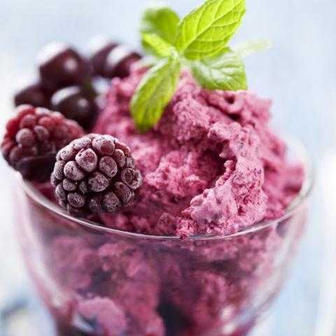 طرق عمل الزبادى المثلج بنكهات مختلفة