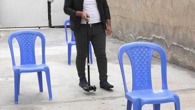 طالب ثانوي يخترع عصا ذكية للمكفوفين