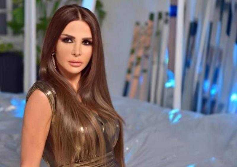 نيللي مقدسي تعتمد الأسود في عكس أنوثتها