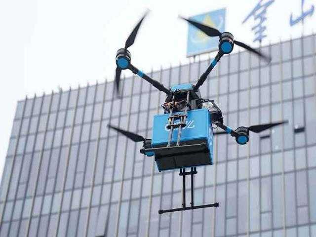 ” أوبر” تطور من خدماتها وتعلن عن إيصال الطعام إلى المنازل بطائرات بدون طيار