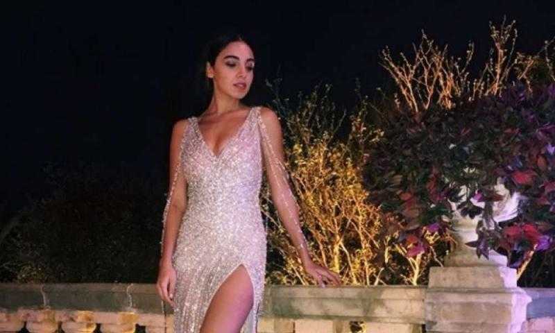 بمكياج صاخب.. سلمي أبو ضيف تستعرض جمال ملامحها