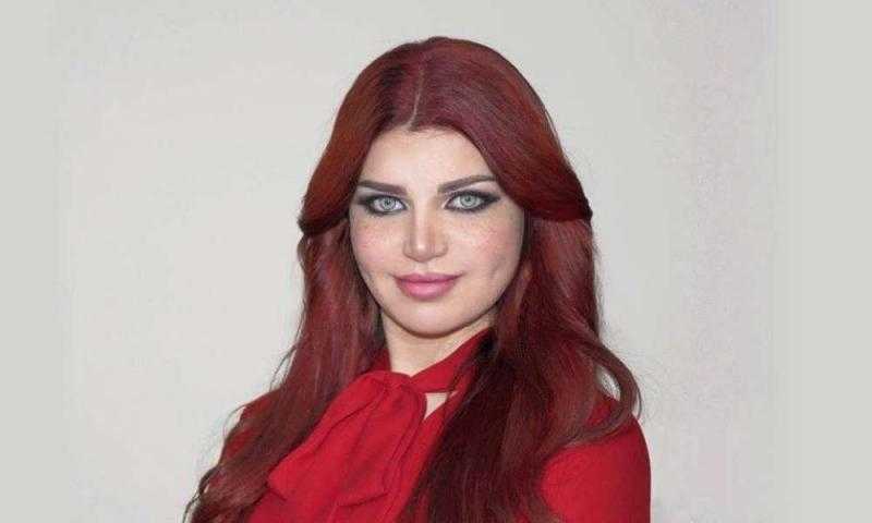 ياسمين الخطيب تتزين بالألماس والفستان يعكس أنوثتها