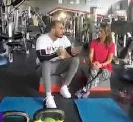فيديو| خبير لياقة يحذر من تناول المكملات الغذائية