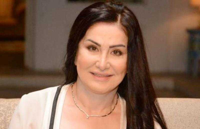 وفاء سالم تكشف أسباب اعتزالها التمثيل.. ”لما يحضنوني كانوا بيوجعوا جسمي”.. فيديو