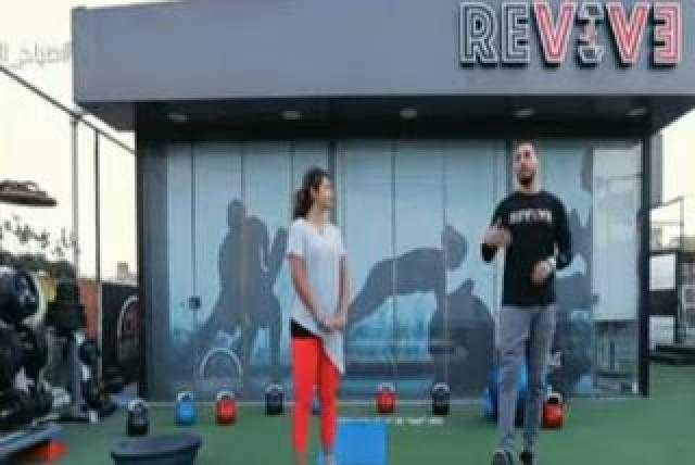 بالفيديو .. خبير اللياقة يستعرض التمارين المهمة التى يجب ممارستها في المنزل