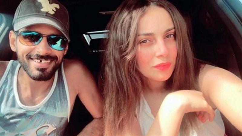 حمدي الميرغني وإسراء عبدالفتاح يحتفلان بالكريسماس على طريقتهما