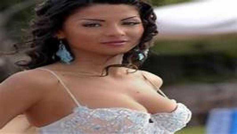 دوللي شاهين تطرح كليب أغنية ”حكاية بنت”..فيديو