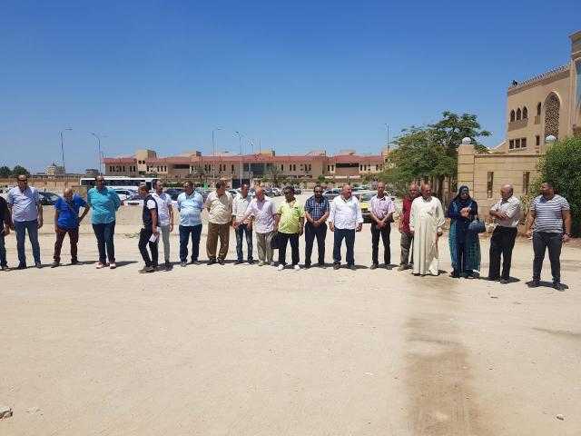 بالفيديو.. من أمام مبنى المحافظة.. صغار المستثمرين ببني سويف يستغيثون بالسيسي