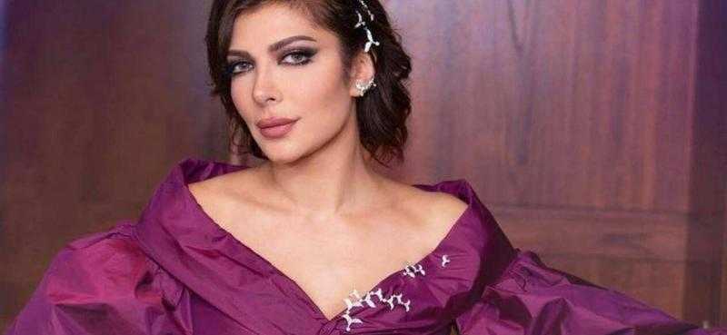 أصالة نصري تخطف الأنظار بمكياج ترابي وفستان جذاب