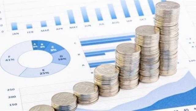 اقتصادي يكشف إيجابيات تخفيض الفائدة البنكية