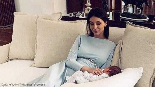 بعد الطلاق.. ملك ماليزيا السابق تحت رحمة أوكسانا بهذه الأسرار