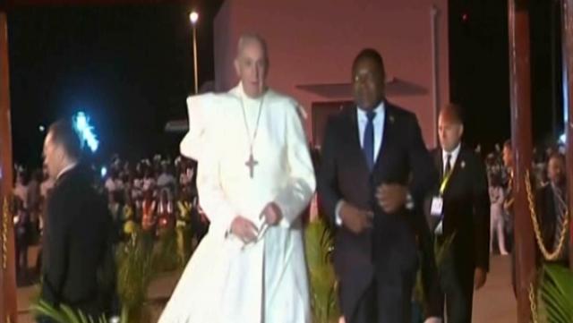 البابا فرنسيس يصل الي موزمبيق في مستهل جولة أفريقية
