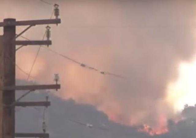 بالفيديو.. حرائق كاليفورنيا المتكررة تتسبب في هروب السكان