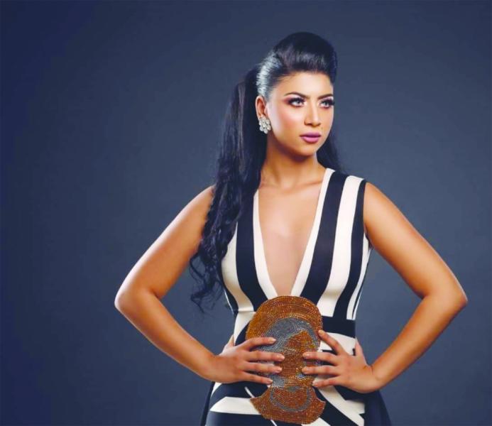  كارولين عزمي