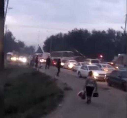 شاهد.. لحظة دهس قطار لحافلة مدرسية بكااخستان