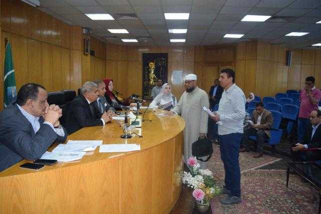 محافظ المنيا يوجه بتخصيص شقة من الأولى بالرعاية لسيدة معيلة