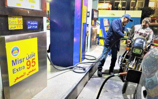 «الباز» يكشف تحريف إعلام الجماعة الإرهابية لقرار تخفيض أسعار البنزين