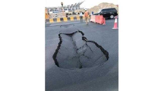 شاهد .. لحظة إنهيار طريق سريع في الكويت