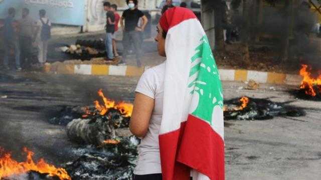 ضرائب المكالمات.. «الباز» يكشف سبب اشتعال مظاهرات لبنان