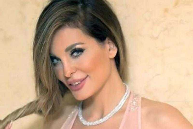 دومينيك حوراني تتألق بنقشة الزيبرا