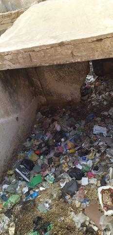 القمامة تحاصر مدرسة نواج بطنطا.. والأهالى يستغيثون بالمسئولين