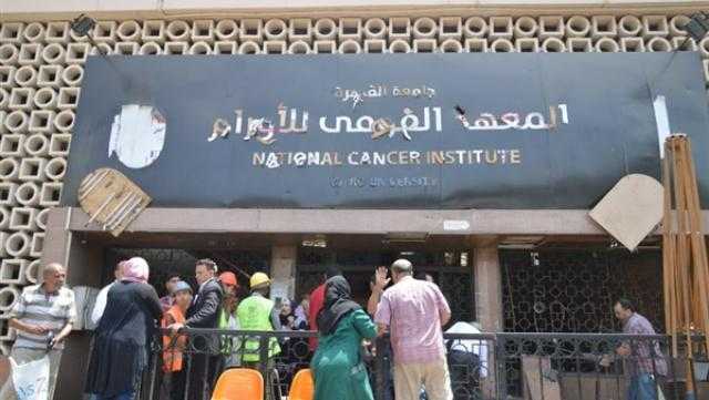مدير العمليات بمعهد الأورام: نمتلك جهاز متطور لإجراء العمليات (فيديو) 
