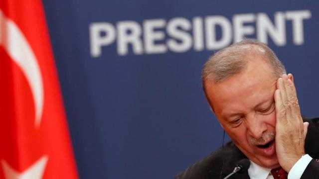 سياسات الديكتاتور أردوغان تنهش في جسد تركيا.. والانشقاقات تضرب «العدالة والتنمية»