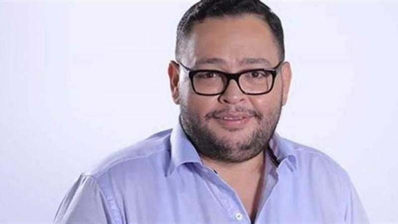بصور رومانسية.. أحمد رزق يحتفل بعيد ميلاد زوجته
