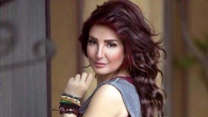 شاهد.. الفنانة أمل رزق تتعرض لحادث سير