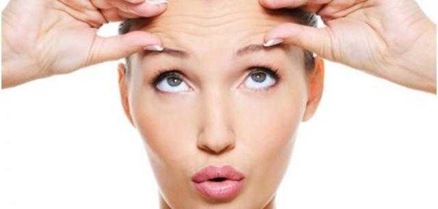 بهذا الماسك.. تخلصي من تجاعيد الجبهة