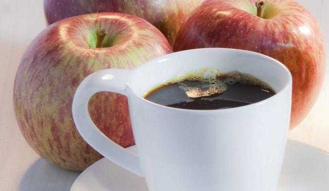 تناول التفاح يعادل شرب القهوة