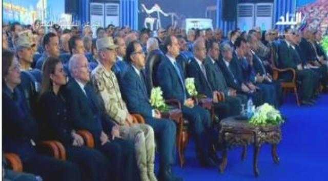 الرئيس السيسى يشاهد فيلما تسجيليا عن المشروعات التنموية بدمياط