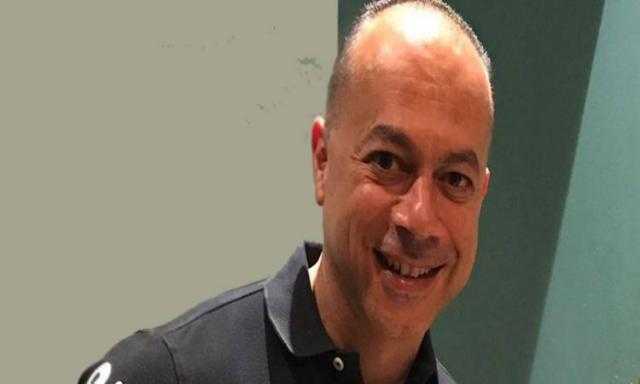 تامر مرسي يفاجيء فتاة من ذوى الاحتياجات على الهواء
