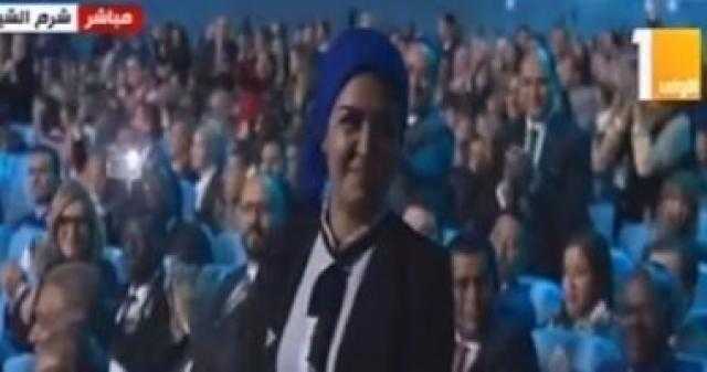 بالفيديو .. والدة الطفل زين تجهش بالبكاء بمنتدى شباب العالم  لهذا السبب