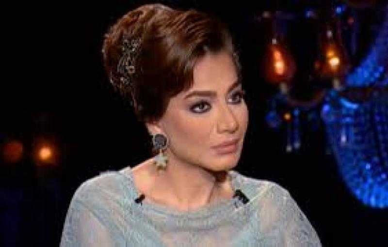 بسمة وهبة تستعرض أنوثتها بملابس كلاسيكية (صور)