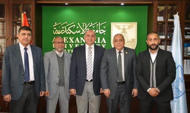 أثناء التوقيع 