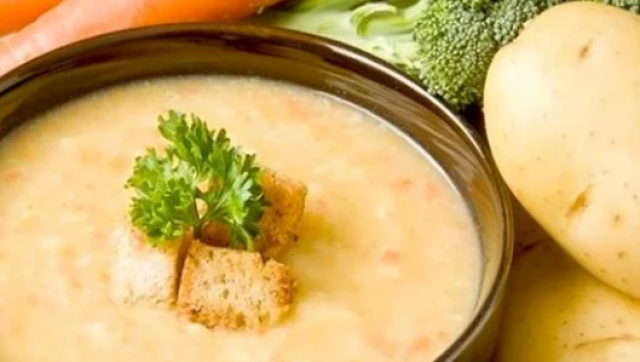  شوربة البطاطس والجبن
