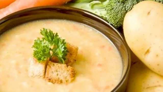 جددى سفرتك بطريقة عمل شوربة البطاطس والجبن