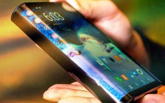 سعر خيالي.. سامسونج تخطط لطرح هاتف قابل للطي
