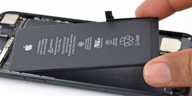 لماذا استبدلت «Apple» تستبدل بطاريات «آيفون»؟.. إليك الإجابة