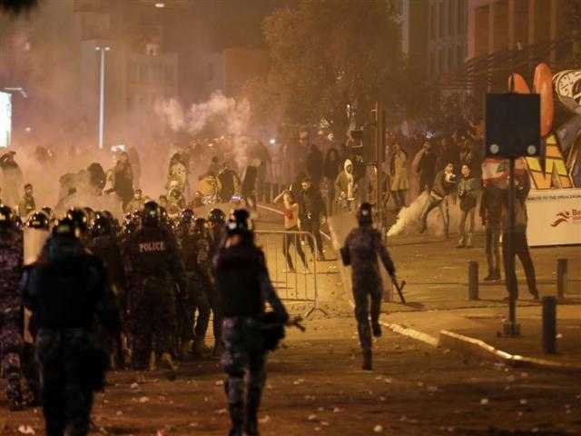 العربية : تجدد الاشتباكات بين الأمن والمتظاهرين وسط بيروت